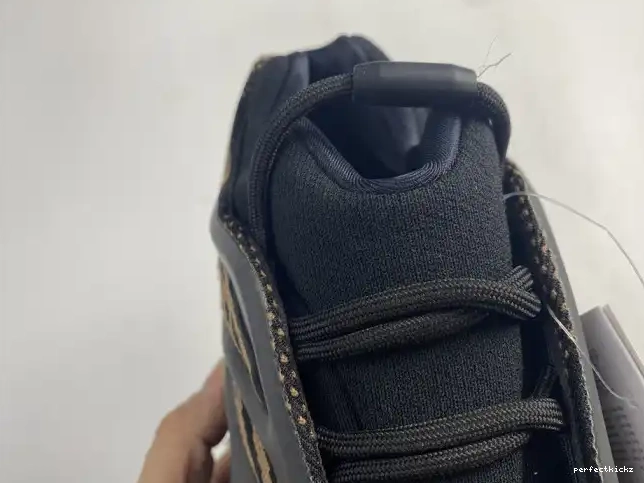 ADIDAS 700 GY0189 YEEZY V3 0604